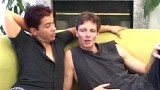 Un brun s'éclate avec une bonne baise