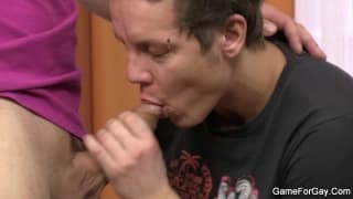 Ces deux potes gays ils s'adorent au pieu !