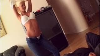 Krystal Steal une suceuse à ne pas louper !