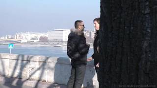 MILF ultra sexy baisée sur le canapé