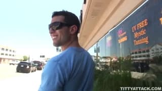 London Keyes prend son pied avec une belle bite