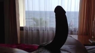 Ocean Side masse les boules de son homme