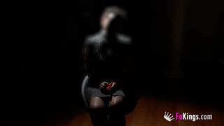 Rebeka complètement museler