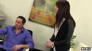 Samantha Bentley bien baisée sur le sofa !