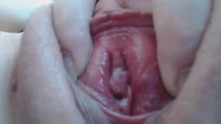 Amatrice bien bandante qui se touche !