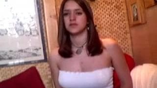 Elle nous montre des gros seins