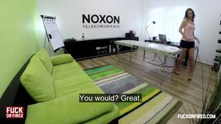 Anastasia aime quand son mec s'occupe d'elle