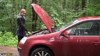 Sabrina est une jolie nana qui se fait draguer