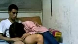 Je crois qu'elle raffole de sa queue !