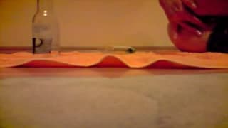 Madame prend son pied en tripotant sa vulve !