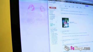 Brunette latine qui aime bien cette poutre !