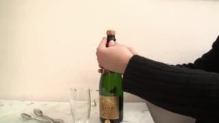 Une mature baisée par deux mecs