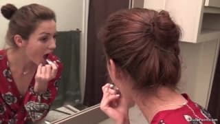 Quand cette brune suce intensément son homme