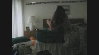 Il n'y va pas de main morte dans la chambre