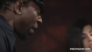 Michelle Avanti déguste leur grosse matraque