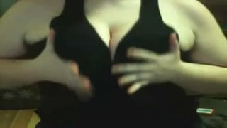 Amatrice aux gros nibards percés