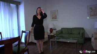 Petite latine bien bandante pour de l'anal