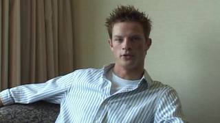 Très belle branlette avec Logan !