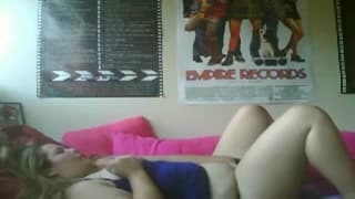 De bonnes caresses avec une amatrice ronde !