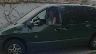 Elle jouit en chevauchant une grosse bite