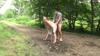 Kim Liberty se fait prendre en forêt !