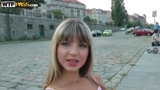 Baiser dehors pour Gina Gerson c'est pas mal