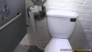 Sindy Lange toujours prête pour un gloryhole