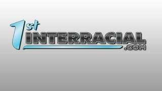 Jerzi Lyn suce une belle bite de black