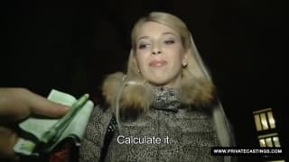 Elle baise pour quelques billets