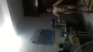 Chinoise se masturbe avec une bouteille de vin