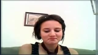 Elle se masturbe avec une wiimote