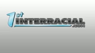 Elle suce une bite noire pour la première fois