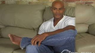 Ce beau black aime branler sa belle queue