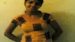 Cette brunette, une beurette qui aime la bite