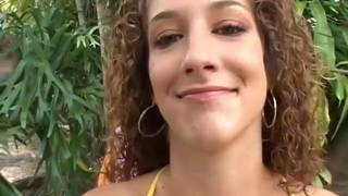 Elel s'abandonne au plaisir solitaire