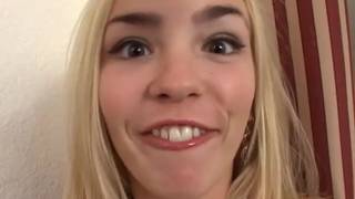 Elle jouit avec un gode et un vibromasseur