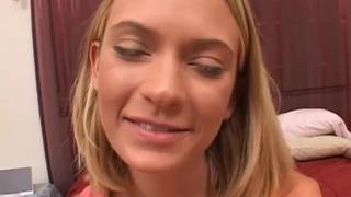 Michelle Honeywell se masturbe devant la camera