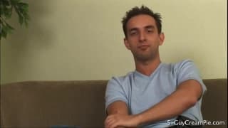 Elle se fait remplir la chatte en gang bang