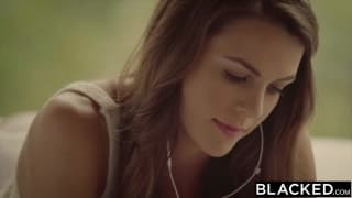 Ally Tate goute une belle bite noire