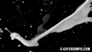 Une très jolie brunetet baisée en gang bang