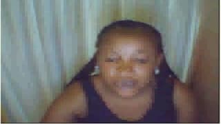 Une black qui aime exhiber ses gros nibards