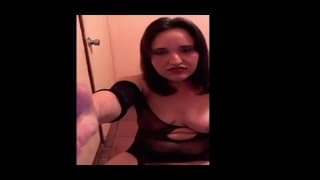 Une latina mature asitque sa chatte pour vous