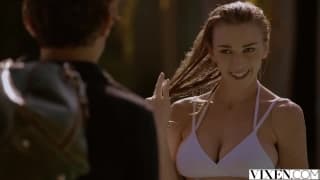 Kendra Sunderland se fait sauter par un vieux