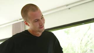 Alyssa Lynn fait gicler une grosse queue