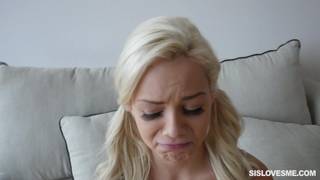 Elsa Jean une jeune blonde toute timide !