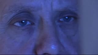 Baisée à plusieurs et surveillée par un vieux