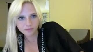 Petit plaisir intime en s'exhibant sur internet