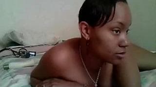 Une black au gros boule se fait poutrer