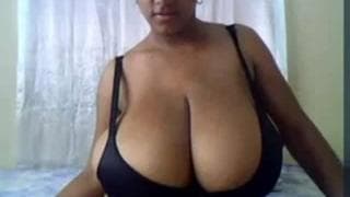 Qui a déjà vu des seins aussi énormes ?