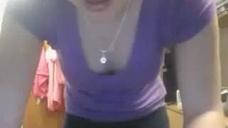 Une femme qui aime se montrer sur internet